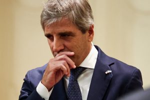 Caputo habló de los efectos del conflicto en Medio Oriente para la economía argentina