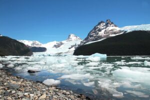 Los glaciares se quedan sin protección y las mineras ya se relamen