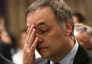 Adorni acumula deudas y operaciones sospechosas por el departamento de Caballito