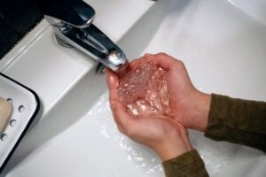 Preocupado por el índice de inflación, el Gobierno decretó un tope para las subas de AYSA