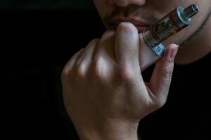 Organizaciones de salud pública rechazan la venta de cigarrillos electrónicos habilitada por el Gobierno