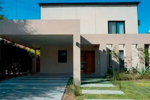 Manuel Adorni pagó 21.000 dólares por el alquiler de una casa en Indio Cua
