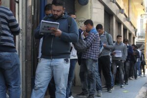 Los trabajadores empujados a resignar recursos