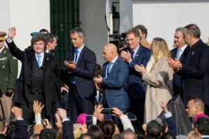 El Gobierno espera el efecto Mundial, pero lo apremian las urgencias electorales